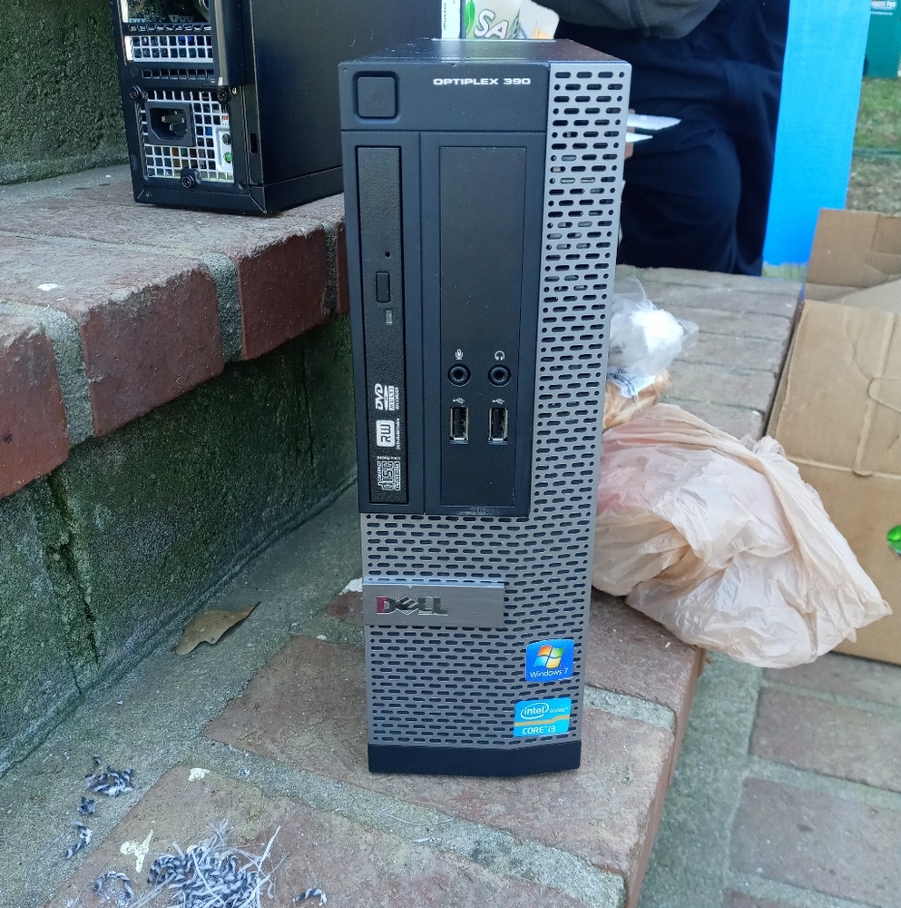 Dell Windows 7 Pro - Picture 2 of 3